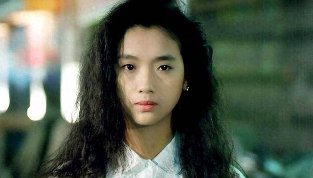 吴倩莲：香港娱乐圈的璀璨演技明星，消失的她如今过得怎么样呢？